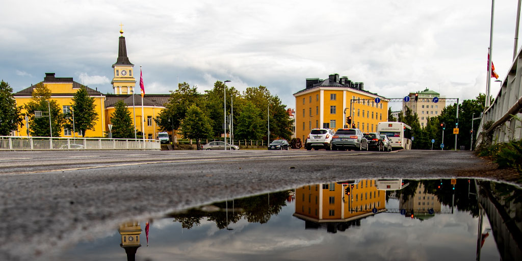 Oulu tilausajo bussi ja taksi risteyksessä