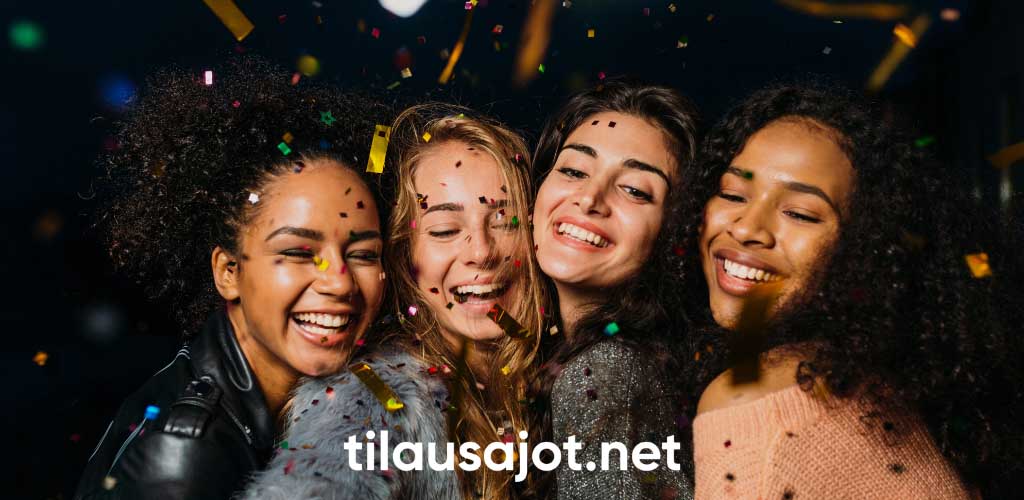 Neljä iloista naista juhlivat karaokebussissa