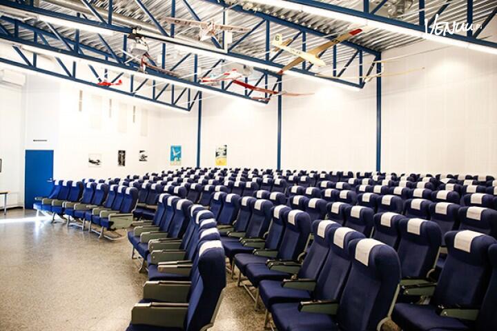 Aero Auditorio Vantaa kokoustila lentokentän lähellä bussikuljetuksella - Tilausajot.net