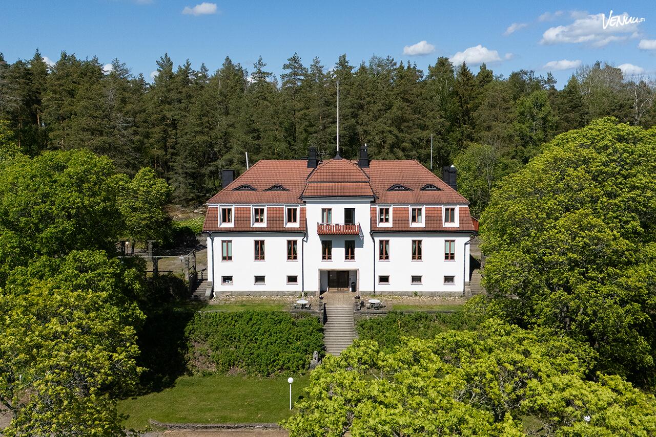 Harjattulan kartano juhlasali häät Turussa – tyylikäs kartanohääpaikka meren läheisyydessä