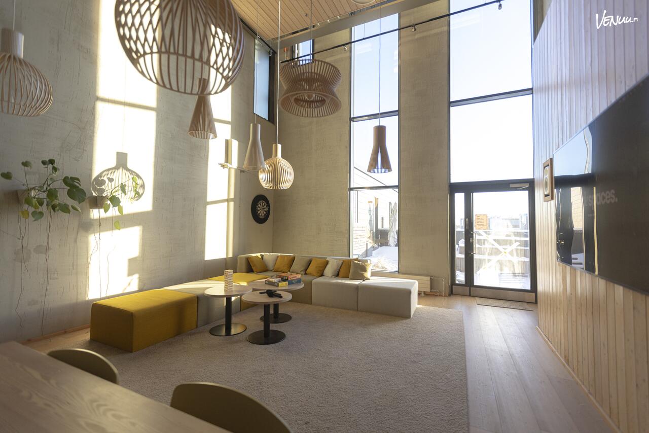 Hertsin Yläkerta Helsinki kattoterassi juhlatila kuljetuksella - Tilausajot.net