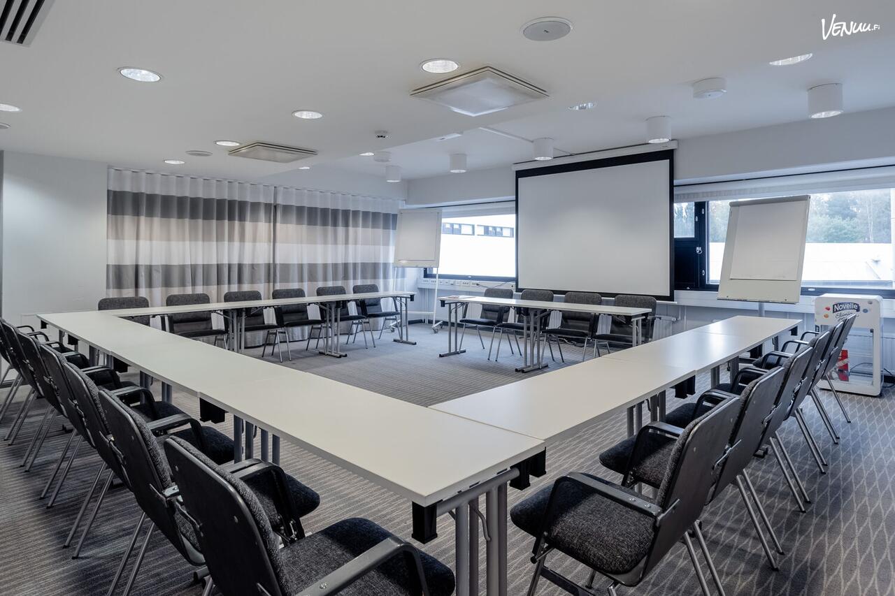 Holiday Club Airisto Turku kokoustila ryhmäkuljetuksella kokoukseen - Tilausajot.net