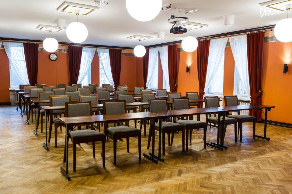 Kokouskeskus Puistotorni Yrjö Mäkelin kokoustila Tampereella – tilava ja monipuolinen kokousympäristö