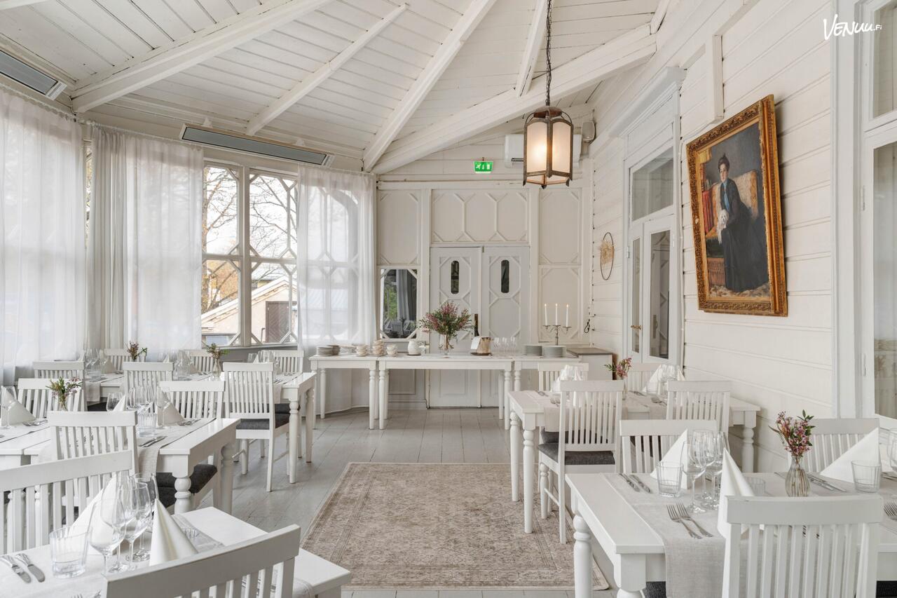 Puotilan Kartano Lasiveranta Helsinki pieni juhlatila kuljetuksella - Tilausajot.net