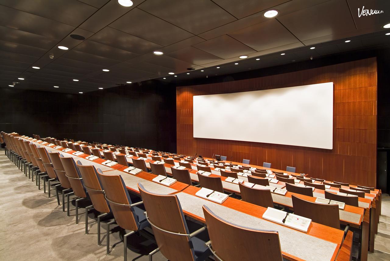 Technopolis Otaniemi Auditorio Leonardo Espoossa yrityksen tilausajokuljetuksiin seminaariin - Tilausajot.net