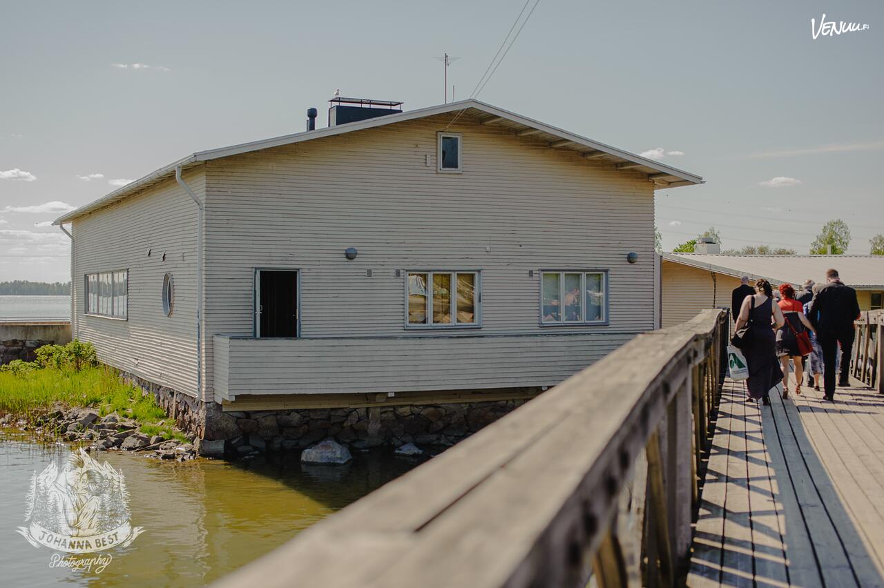 Merimelojien maja Helsingissä – tunnelmallinen merellinen hääpaikka Töölössä ja sujuvat vieraskuljetukset - Tilausajot.net