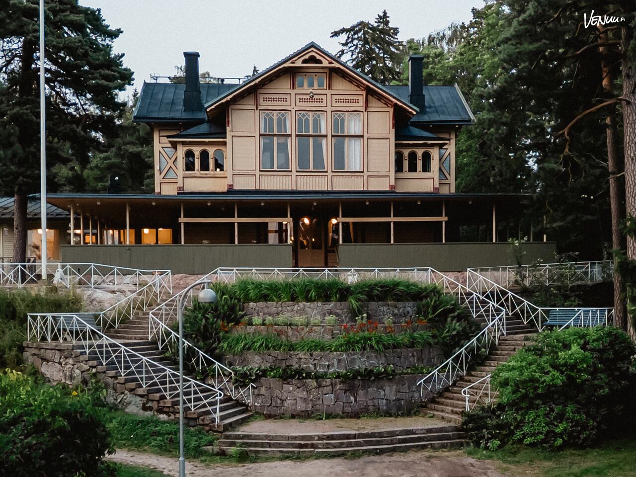 Seurasaaren Juhlatalo Helsingissä – historiallinen merellinen hääpaikka ja häävieraiden kuljetukset - Tilausajot.net