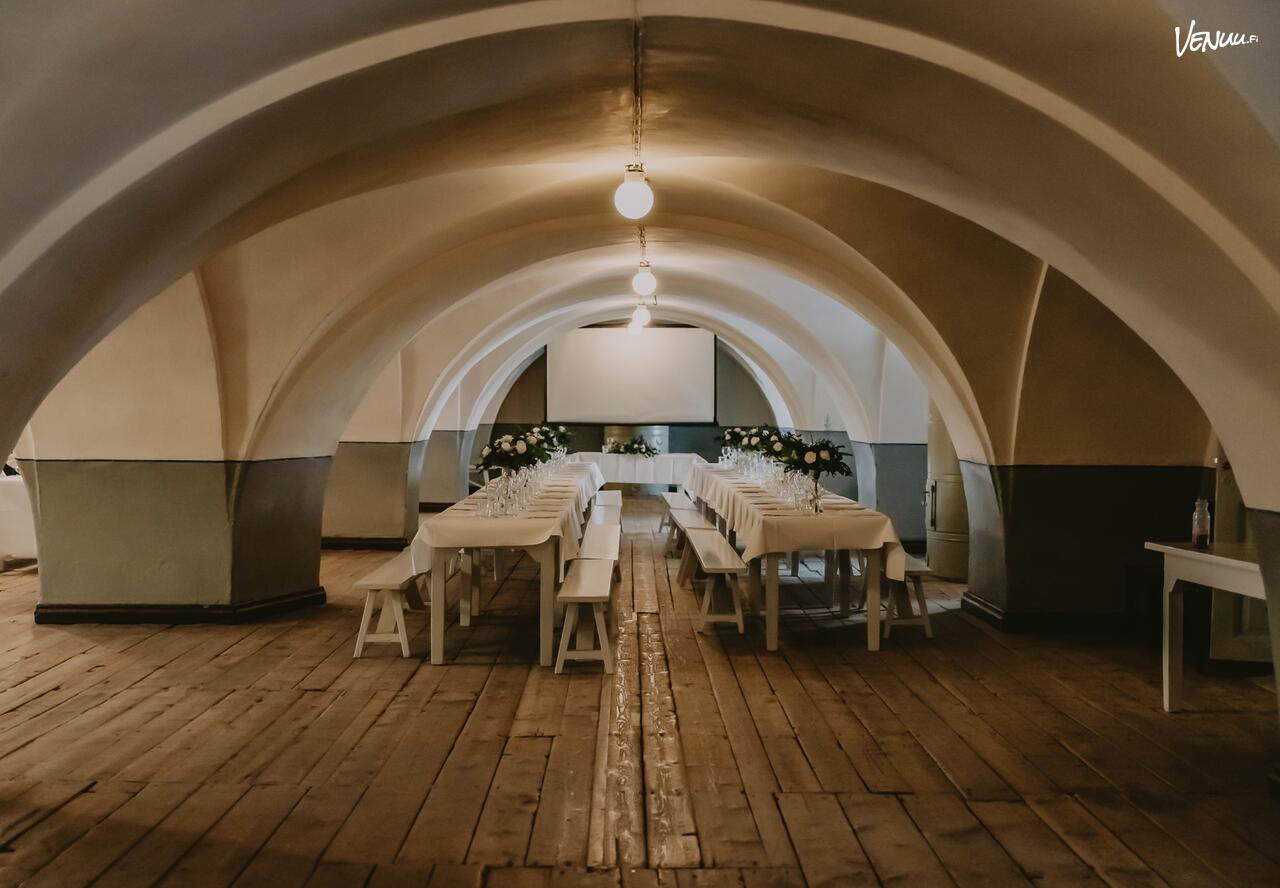 Suomenlinna Pirunkirkon juhlasali Helsinki häävieraat kuljetus lautalle - Tilausajot.net
