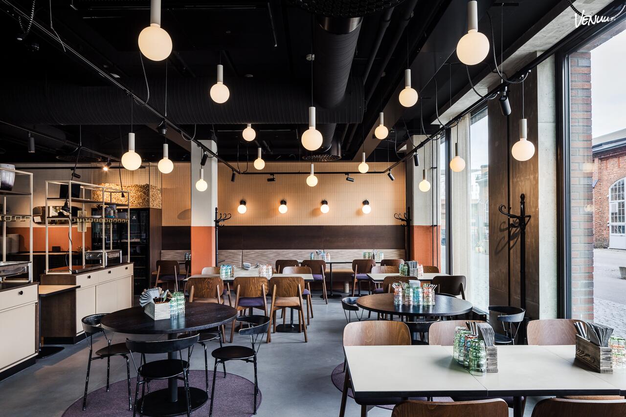 HUU Konepaja syntymäpäiväjuhlat Helsingissä – tunnelmallinen juhlatila ja ravintola Konepajalla