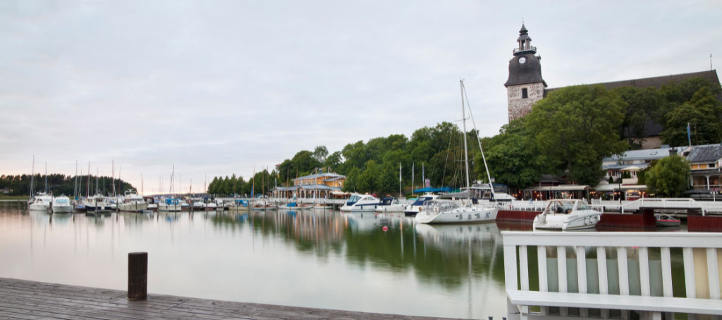 Idyllinen suomalainen kesäteatterimaisema
