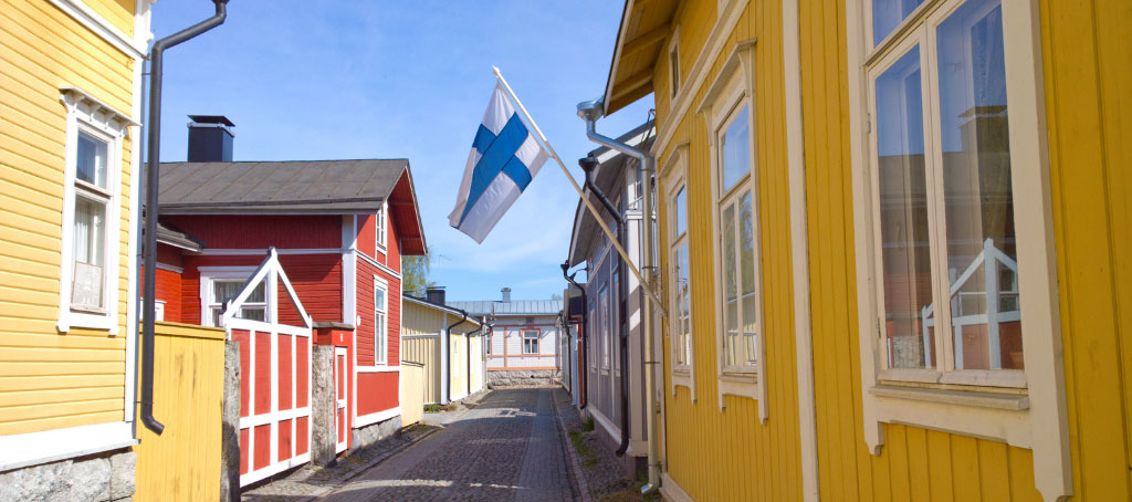 Idyllinen suomalainen kesäteatterimaisema Raumalla
