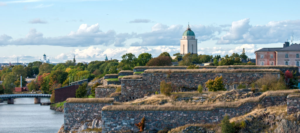 Idyllinen suomalainen kesäteatterimaisema Suomenli